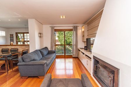 Casa à venda com 250m², 4 quartos e 4 vagas Casa à venda com 250m², 4 quartos e 4 vagasSala