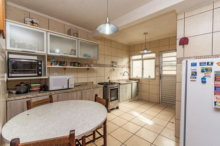 Casa à venda com 250m², 4 quartos e 4 vagas Casa à venda com 250m², 4 quartos e 4 vagasCozinha 2