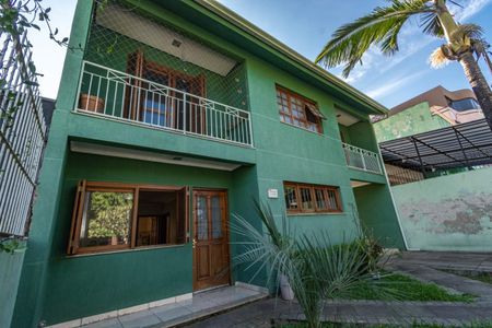 Casa à venda com 250m², 4 quartos e 4 vagas Casa à venda com 250m², 4 quartos e 4 vagasFachada