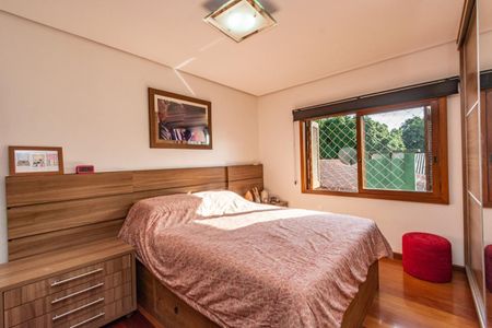 Casa à venda com 250m², 4 quartos e 4 vagas Casa à venda com 250m², 4 quartos e 4 vagasQuarto 1