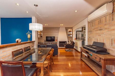 Casa à venda com 250m², 4 quartos e 4 vagas Casa à venda com 250m², 4 quartos e 4 vagasSala de Jantar