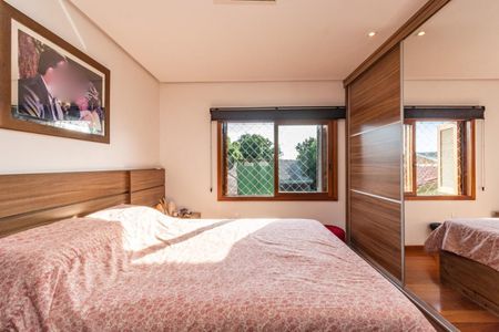 Casa à venda com 250m², 4 quartos e 4 vagas Casa à venda com 250m², 4 quartos e 4 vagasQuarto 1