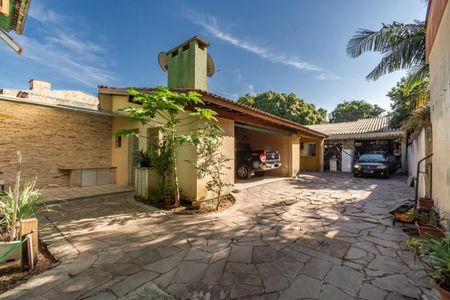 Casa à venda com 250m², 4 quartos e 4 vagas Casa à venda com 250m², 4 quartos e 4 vagasÁrea comum