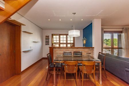 Casa à venda com 250m², 4 quartos e 4 vagas Casa à venda com 250m², 4 quartos e 4 vagasSala de Jantar