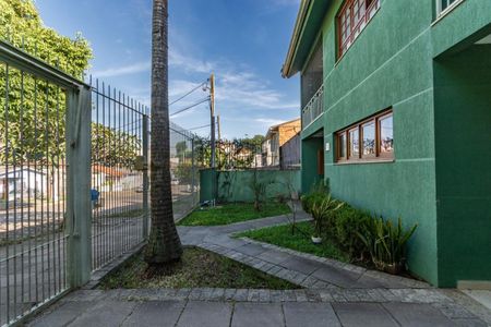 Casa à venda com 250m², 4 quartos e 4 vagas Casa à venda com 250m², 4 quartos e 4 vagasFachada