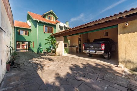 Casa à venda com 250m², 4 quartos e 4 vagas Casa à venda com 250m², 4 quartos e 4 vagasGaragem