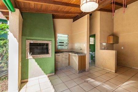 Casa à venda com 250m², 4 quartos e 4 vagas Casa à venda com 250m², 4 quartos e 4 vagasÁrea comum - Churrasqueira