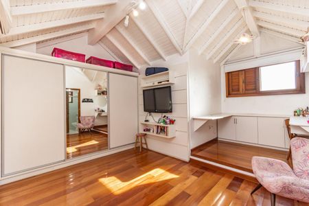 Casa à venda com 250m², 4 quartos e 4 vagas Casa à venda com 250m², 4 quartos e 4 vagasSuíte