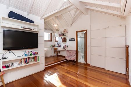 Casa à venda com 250m², 4 quartos e 4 vagas Casa à venda com 250m², 4 quartos e 4 vagasSuíte