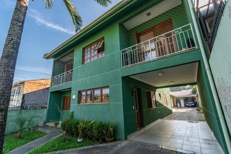 Casa à venda com 250m², 4 quartos e 4 vagas Casa à venda com 250m², 4 quartos e 4 vagasFachada