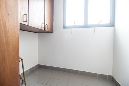 Apartamento à venda com 98m², 3 quartos e 2 vagas Apartamento à venda com 98m², 3 quartos e 2 vagasQuarto de Serviço