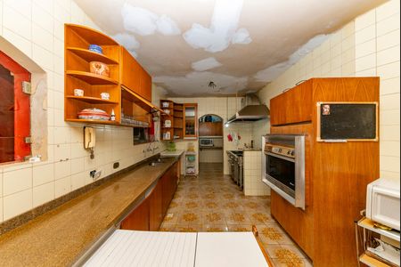 Casa à venda com 527m², 5 quartos e 3 vagas Casa à venda com 527m², 5 quartos e 3 vagasCozinha