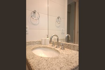 Apartamento à venda com 191m², 3 quartos e 3 vagas Apartamento à venda com 191m², 3 quartos e 3 vagasBanheiro da Suíte 2