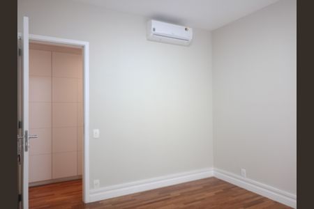 Apartamento à venda com 191m², 3 quartos e 3 vagas Apartamento à venda com 191m², 3 quartos e 3 vagasSuíte 2