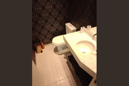 Apartamento à venda com 191m², 3 quartos e 3 vagas Apartamento à venda com 191m², 3 quartos e 3 vagasBanheiro