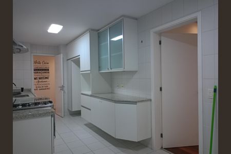 Apartamento à venda com 191m², 3 quartos e 3 vagas Apartamento à venda com 191m², 3 quartos e 3 vagasCozinha
