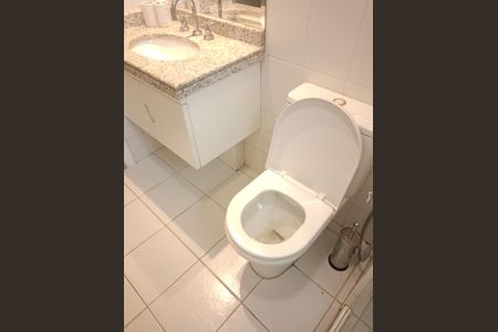 Apartamento à venda com 191m², 3 quartos e 3 vagas Apartamento à venda com 191m², 3 quartos e 3 vagasBanheiro da Suíte 2