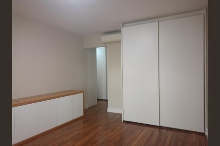 Apartamento à venda com 191m², 3 quartos e 3 vagas Apartamento à venda com 191m², 3 quartos e 3 vagasSuíte 1
