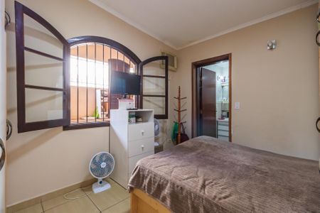 Casa à venda com 220m², 3 quartos e 5 vagasSuíte 