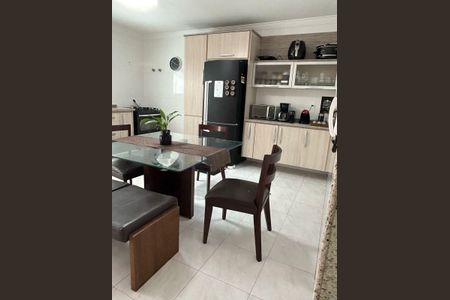 Casa à venda com 360m², 4 quartos e 4 vagas Casa à venda com 360m², 4 quartos e 4 vagasCozinha