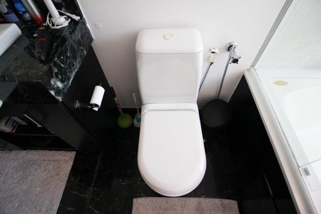 Apartamento à venda com 155m², 2 quartos e 2 vagas Apartamento à venda com 155m², 2 quartos e 2 vagasBanheiro da Suíte 1