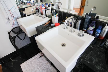 Apartamento à venda com 155m², 2 quartos e 2 vagas Apartamento à venda com 155m², 2 quartos e 2 vagasBanheiro da Suíte 1