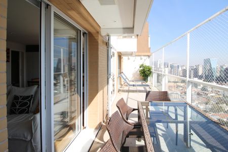 Apartamento à venda com 155m², 2 quartos e 2 vagas Apartamento à venda com 155m², 2 quartos e 2 vagasVaranda