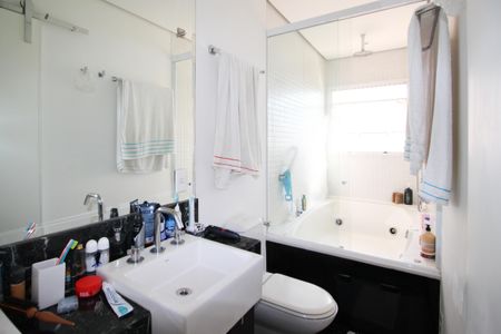 Apartamento à venda com 155m², 2 quartos e 2 vagas Apartamento à venda com 155m², 2 quartos e 2 vagasBanheiro da Suíte 1