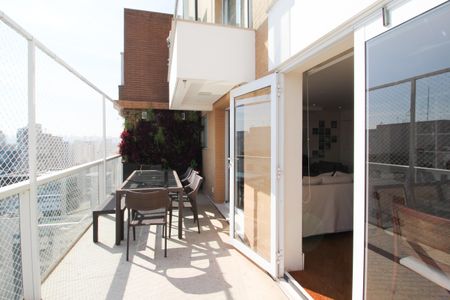 Apartamento à venda com 155m², 2 quartos e 2 vagas Apartamento à venda com 155m², 2 quartos e 2 vagasVaranda