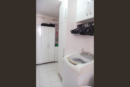 Apartamento à venda com 115m², 3 quartos e 1 vaga Apartamento à venda com 115m², 3 quartos e 1 vagaLavanderia
