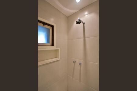 Casa para alugar com 512m², 5 quartos e 6 vagasChuveiro da Suíte 1