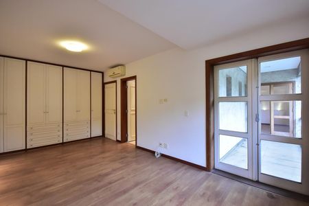 Casa para alugar com 512m², 5 quartos e 6 vagasSuíte 2