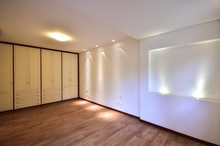 Casa para alugar com 512m², 5 quartos e 6 vagasSuíte 1