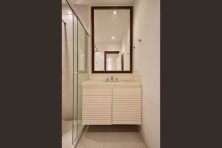 Casa para alugar com 512m², 5 quartos e 6 vagasBanheiro Suíte 1