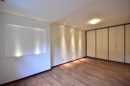 Casa para alugar com 512m², 5 quartos e 6 vagasSuíte 2