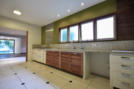 Casa para alugar com 512m², 5 quartos e 6 vagasCozinha