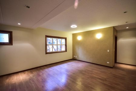 Casa para alugar com 512m², 5 quartos e 6 vagasCorredor