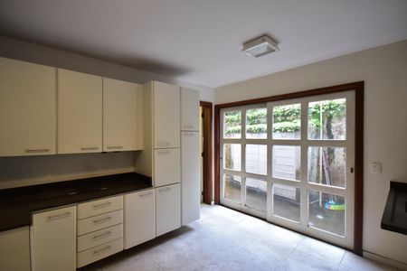 Casa para alugar com 512m², 5 quartos e 6 vagasÁrea de Serviço