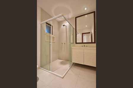 Casa para alugar com 512m², 5 quartos e 6 vagasBanheiro Suíte 1