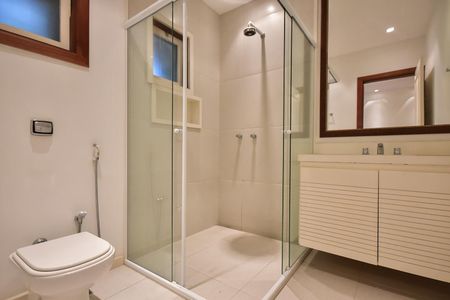 Casa para alugar com 512m², 5 quartos e 6 vagasBanheiro Suíte 1