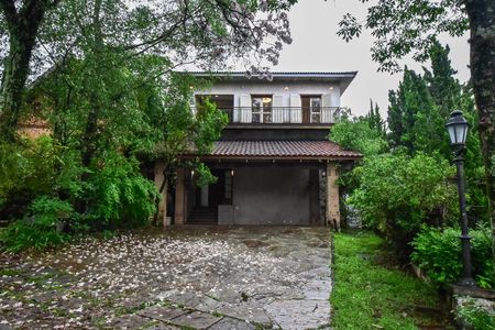 Casa para alugar com 512m², 5 quartos e 6 vagasFachada