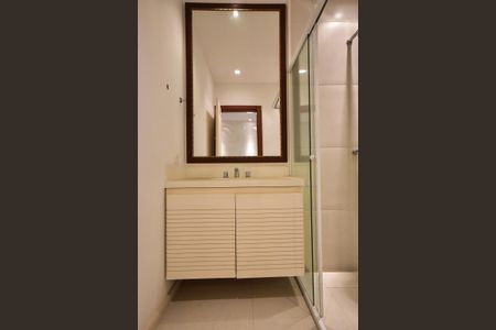 Casa para alugar com 512m², 5 quartos e 6 vagasBanheiro Suíte 2