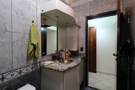 Casa à venda com 195m², 3 quartos e 4 vagasBanheiro da Suíte