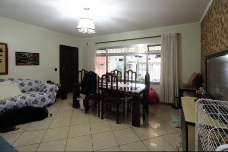 Casa à venda com 195m², 3 quartos e 4 vagasSala