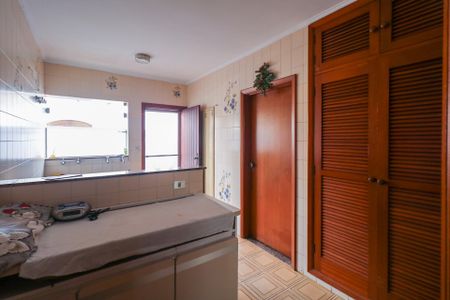 Casa à venda com 420m², 5 quartos e 8 vagas Casa à venda com 420m², 5 quartos e 8 vagasÁrea de Serviço