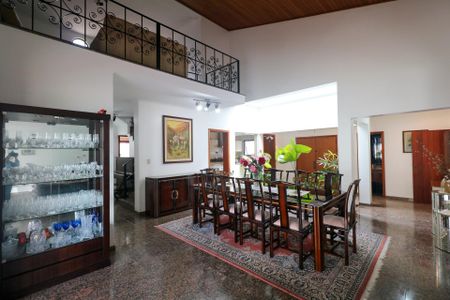Casa à venda com 420m², 5 quartos e 8 vagas Casa à venda com 420m², 5 quartos e 8 vagasSala de Jantar