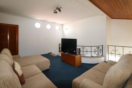 Casa à venda com 420m², 5 quartos e 8 vagas Casa à venda com 420m², 5 quartos e 8 vagasSala de TV / Mezanino