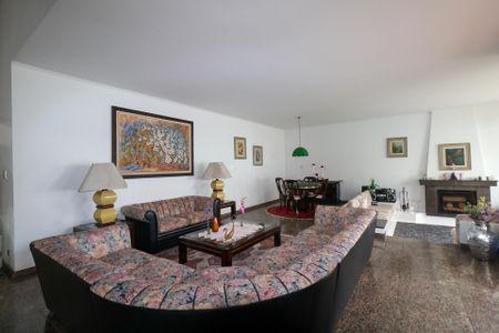 Casa à venda com 420m², 5 quartos e 8 vagas Casa à venda com 420m², 5 quartos e 8 vagasSala de Estar