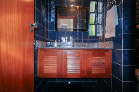 Casa à venda com 420m², 5 quartos e 8 vagas Casa à venda com 420m², 5 quartos e 8 vagasLavabo