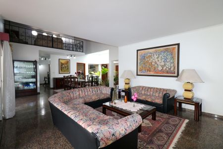 Casa à venda com 420m², 5 quartos e 8 vagas Casa à venda com 420m², 5 quartos e 8 vagasSala de Estar